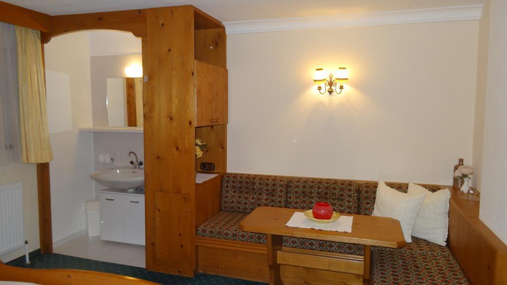 Haus Romantik Umhausen Exteriör bild